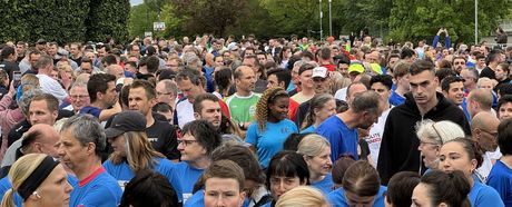 Teilnehmerrekord und neue Initiative "Lauf für ALLE" beim 9. AOK Firmenlauf Pforzheim