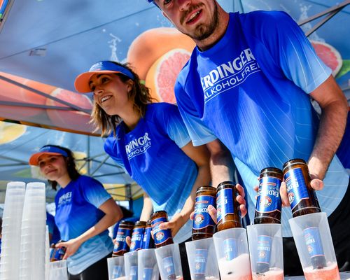 Beim 3. AOK Firmenlauf Pforzheim werden neben dem ERDINGER alkoholfrei auch die alkoholfreien Sorten Zitrone und Grapefruit angeboten