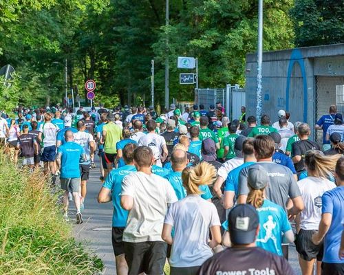 AOK Firmenlauf Stuttgart: rund 6.000 Teilnehmende sorgen für beste Stimmung